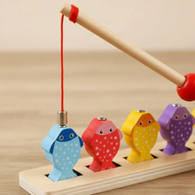 Cargar imagen en el visor de la galería, Tablero Montessori de Figuras y Pesca Magnética
